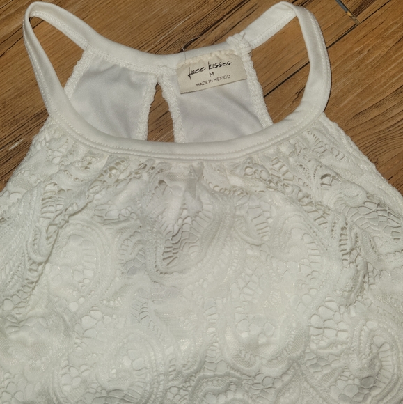 Nwt - Free Kisses White lace tank Size M - Picture 3 of 5